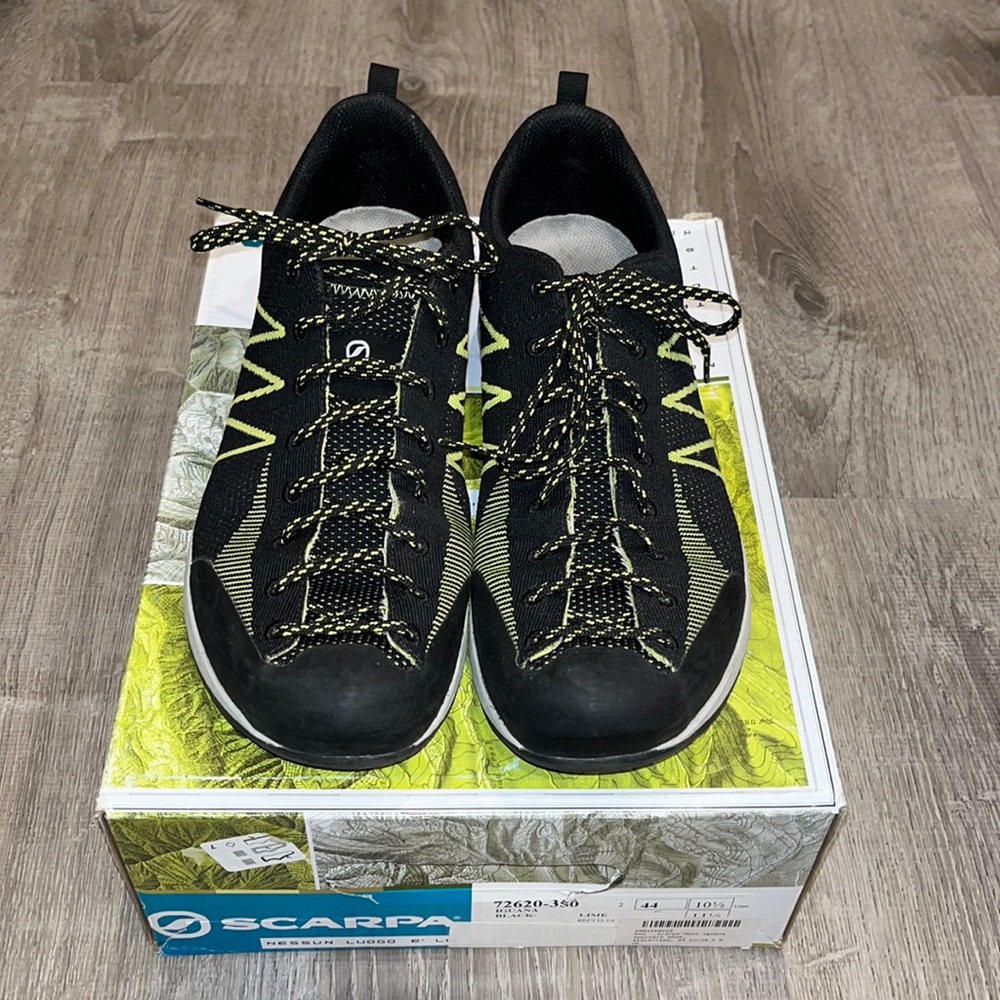 SCARPA MEN’S IGUANA APPROACH SHOES 
SIZE: 44EU 10.5 US | COLOR: LIME REPTILIA